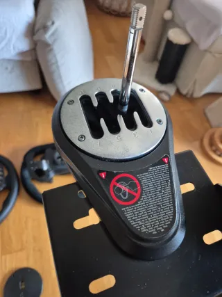 Thrustmaster TS-XW Racer Volante, Pedales y cambio