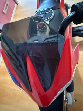 Moto elettrica per bambini rossa