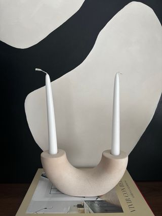 Candelabro in pietra beige