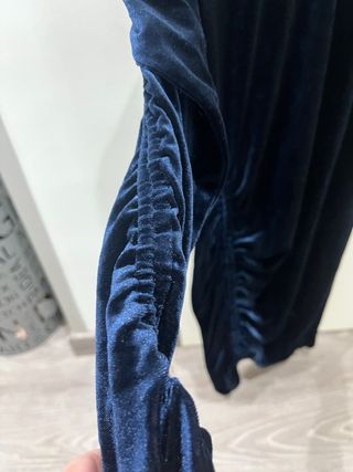 Vestido Bershka azul terciopelo