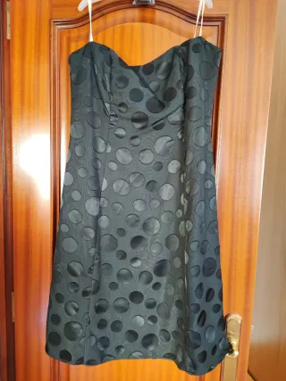 Vestido palabra de honor negro topos