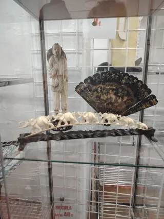 Antigüedades: Figura y abanico