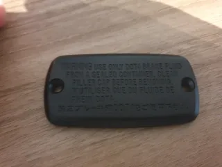 Tapa líquido frenos Tourmax Honda Shadow 750