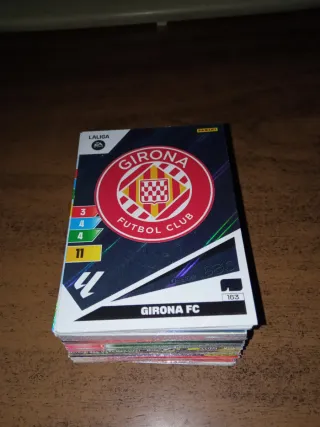 GIRONA FC. LOTE 86 FICHAS/CROMOS DIFERENTES