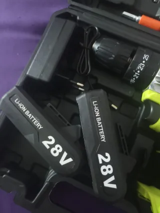 Taladro percutor a batería 28V