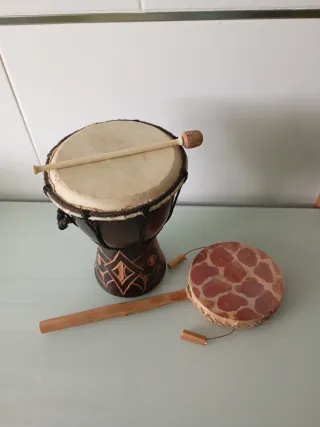 Timbal artesanal con baqueta