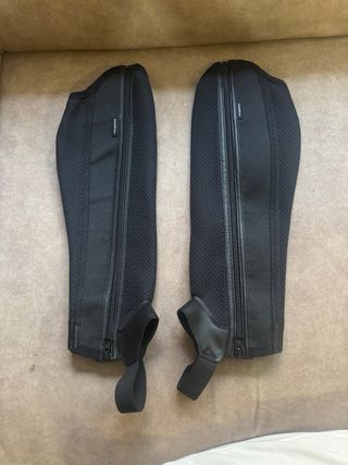 Conjunto Equitación: Casco, Botas, Pantalón y Cami