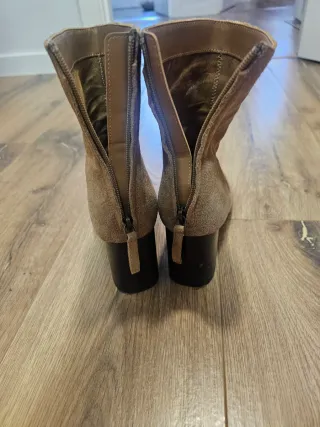 Botines ante marrón talla 38. Mango.