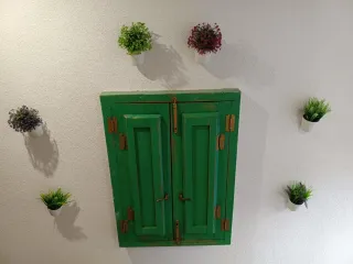 Ventana antigua restaurada decorativa