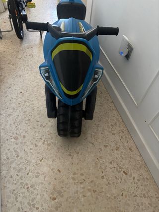 Moto de equilibrio azul para niños