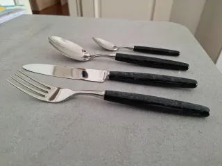 Servizio da tavola . Posate