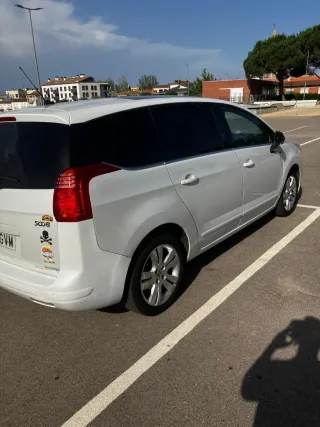 Peugeot 5008 2012