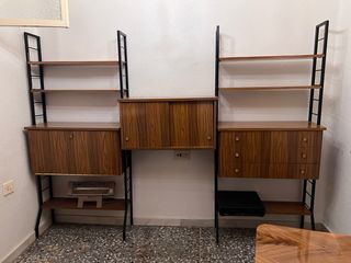 Scaffale in legno e metallo