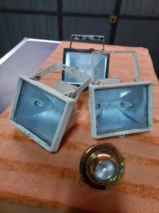 Faretti da esterno alogeni