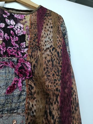 Blusa manga larga retro flores y leopardo