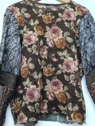 Blusa manga larga retro flores y leopardo