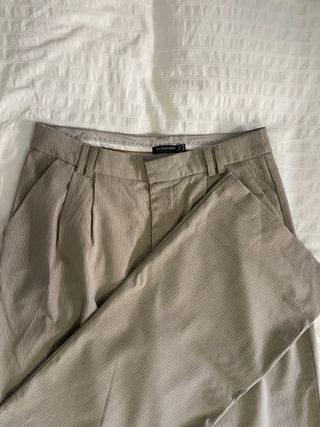 Pantalones de pinza campana beige y gris