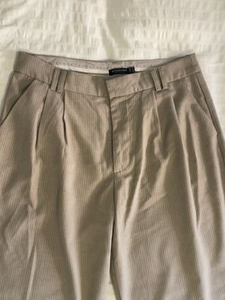 Pantalones de pinza campana beige y gris