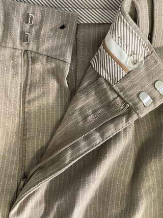 Pantalones de pinza campana beige y gris