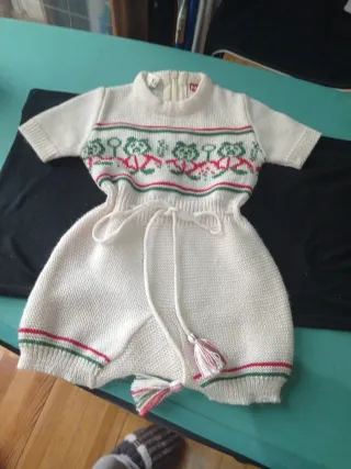 Ropita tejida para muñeca