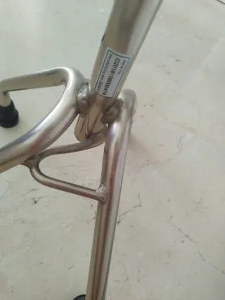 Bastón de 4 patas ajustable