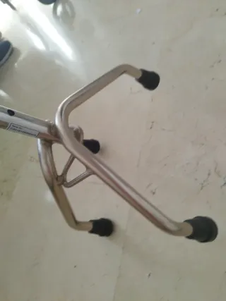 Bastón de 4 patas ajustable