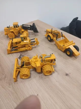Maquinaria de construcción amarilla