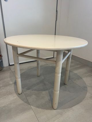 Mesa redonda de madera