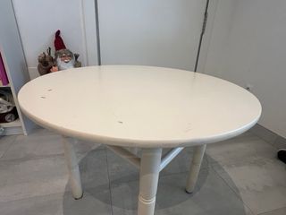 Mesa redonda de madera