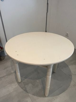 Mesa redonda de madera