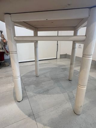 Mesa redonda de madera