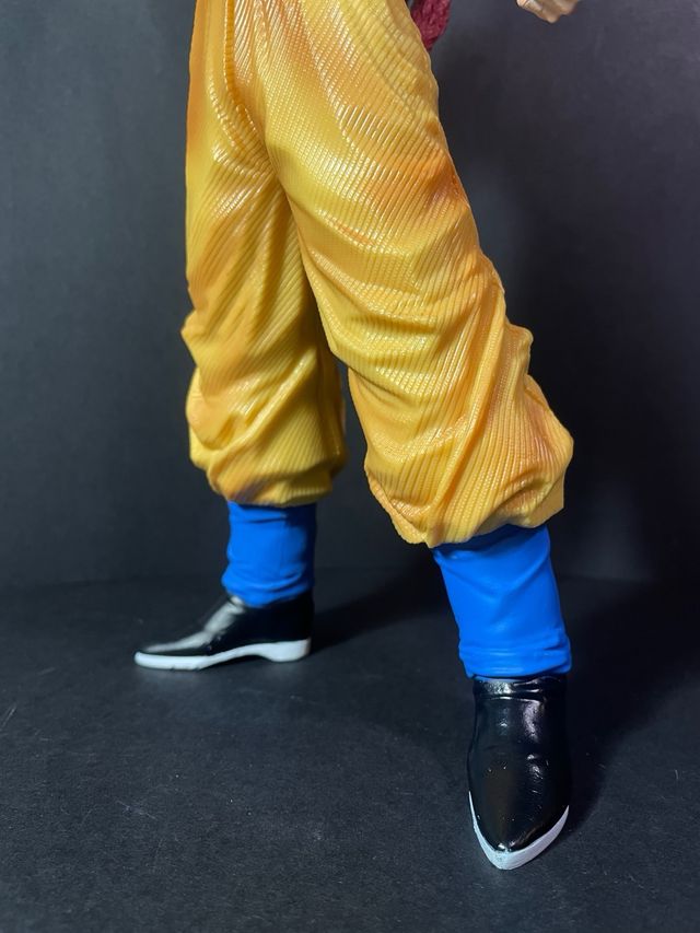 Figura Goku SSJ4 31cm Dragon Ball