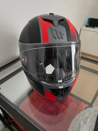 Casco de moto MT negro y rojo. Talla M 57-58