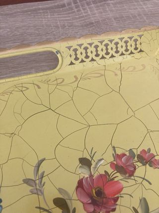 Vassoio antico in ferro decorato fiori