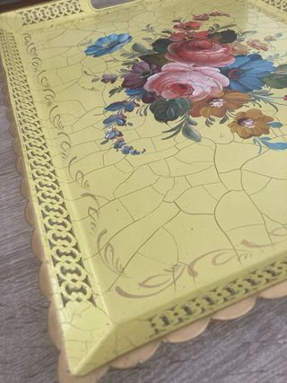 Vassoio antico in ferro decorato fiori