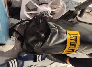 Saco de boxeo Everlast negro cuero 20kg