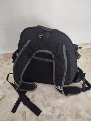 Patines en línea negro y blanco con mochila