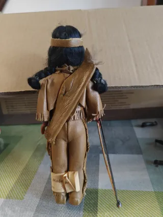 Bambola Indiana con Arco e Frecce