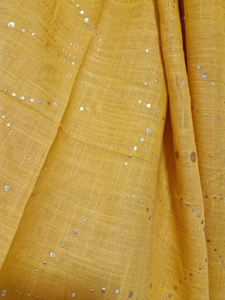 Pañuelo, bufanda,dorada con detalles plateados