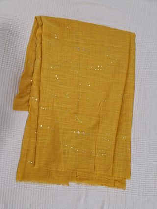 Pañuelo, bufanda,dorada con detalles plateados
