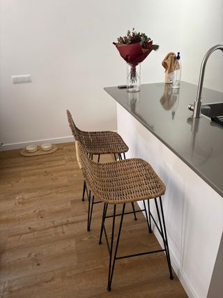 Sgabelli alti cucina in rattan e metallo