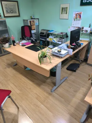 Mesa de oficina en L