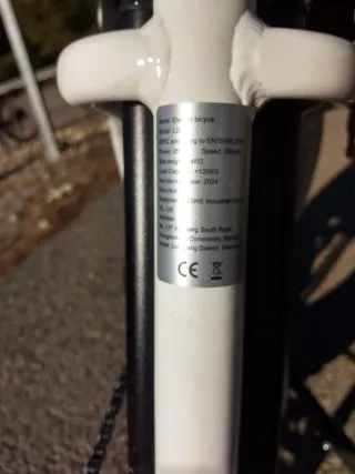 Bicicleta Eléctrica Fat Bike Blanca motor 250W