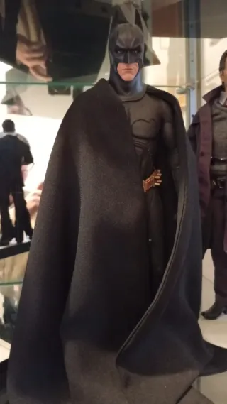 Figura Hot Toys 1/6 Batman Begins