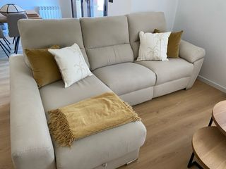 Divano chaise longue con motore e cassetto