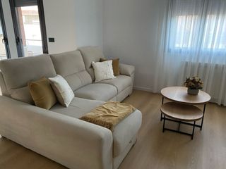 Divano chaise longue con motore e cassetto