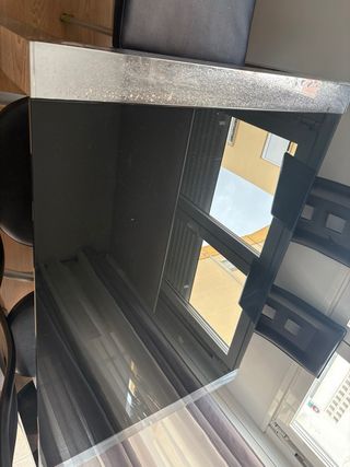 Mesa de comedor cristal y metal y 6 sillas