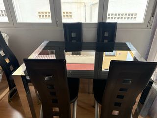 Mesa de comedor cristal y metal y 6 sillas