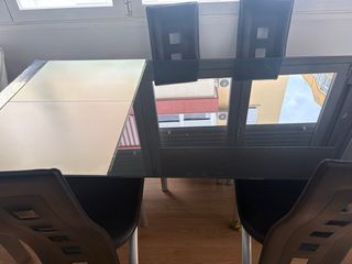 Mesa de comedor cristal y metal y 6 sillas