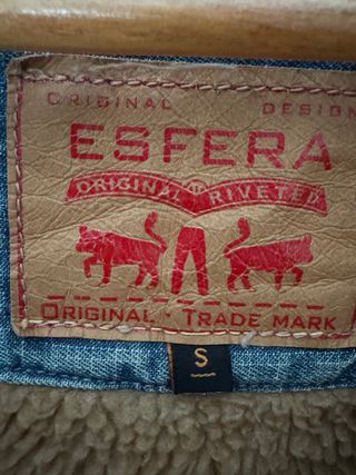 Chaqueta vaquera customizada con loro